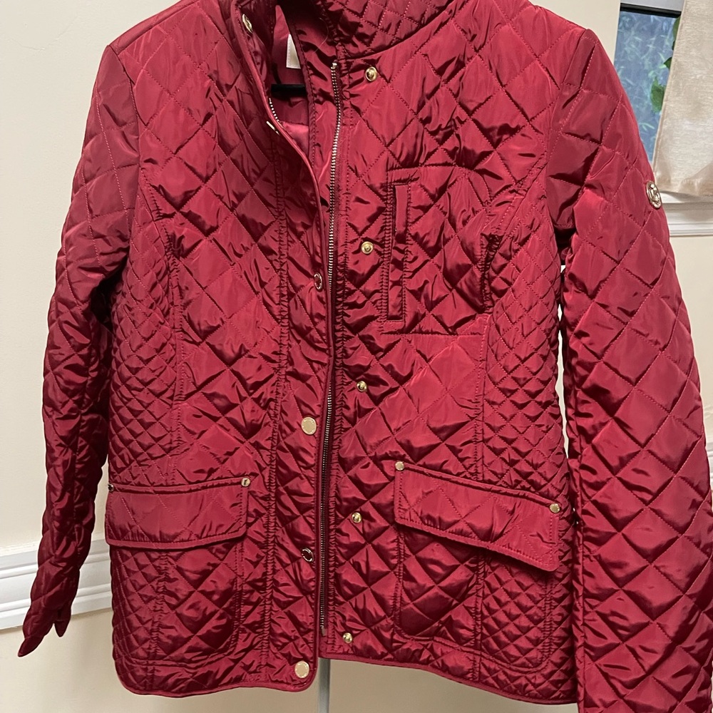 MICHAEL Michael Kors Short Quilt jacket
Women’s size Small
Color: Burnt Red